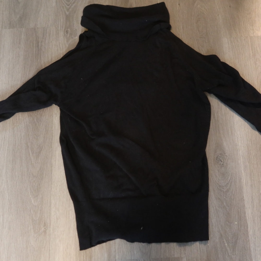 Black shoulderless turtleneck - bougie look